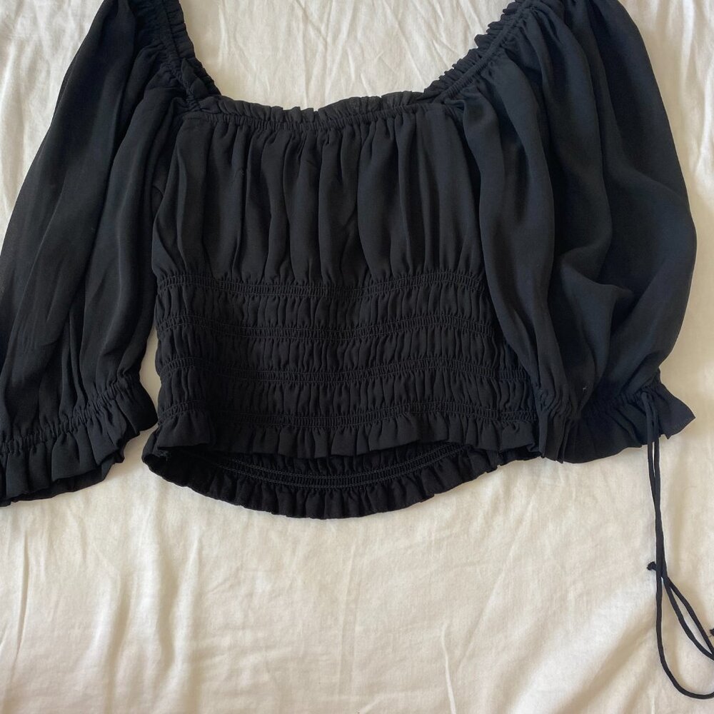 Abercrombie & Fitch sheerish puff long sleeves black with bow in front. Size:M - Picture 4 of 4